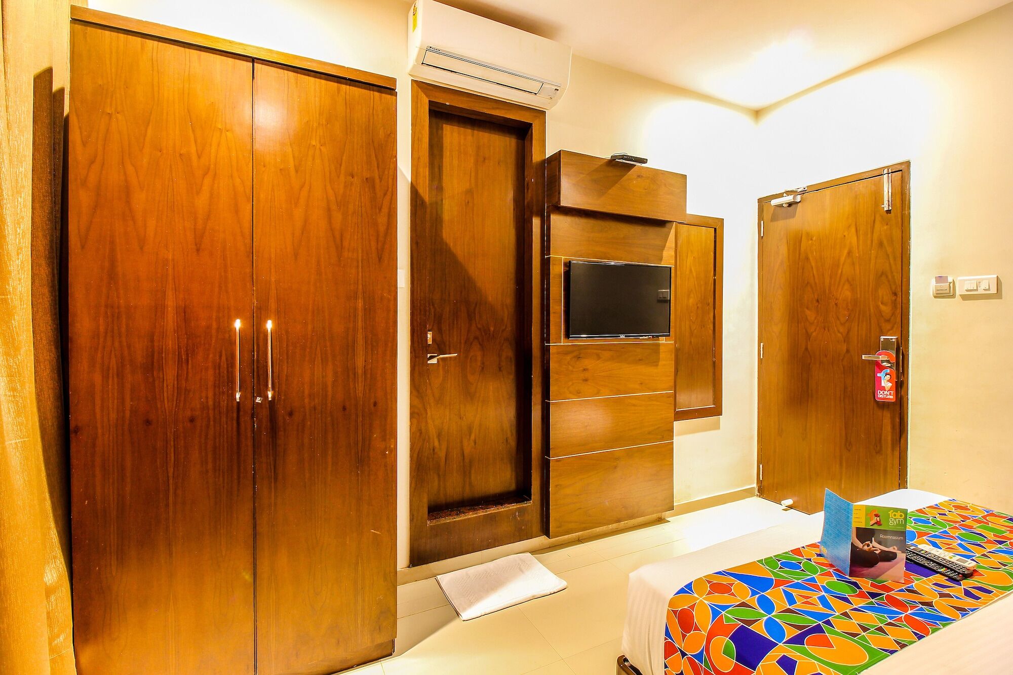 FabHotel Empire Suite Mumbai Exterior foto